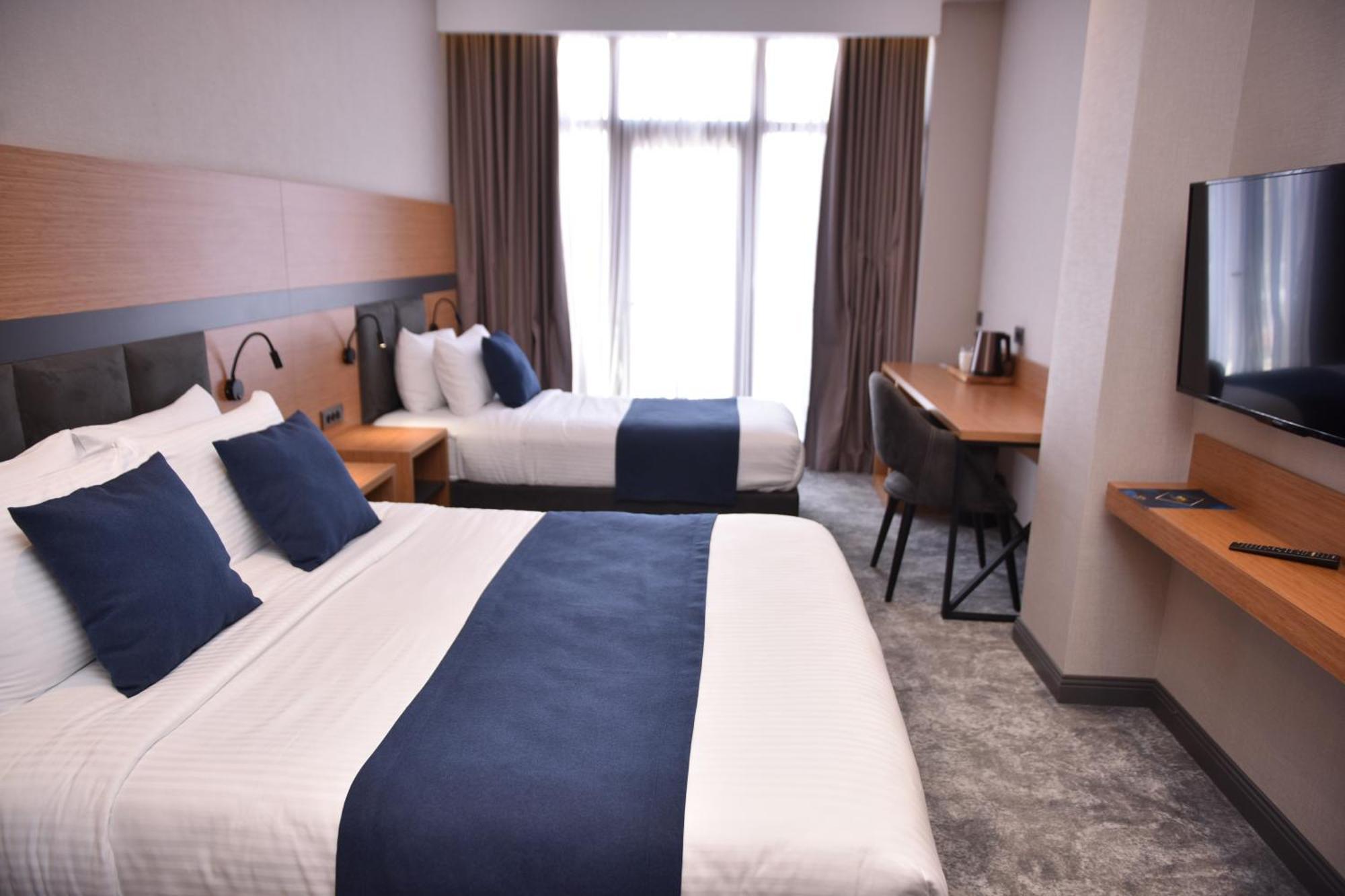 Hotel Monarch 巴统 外观 照片