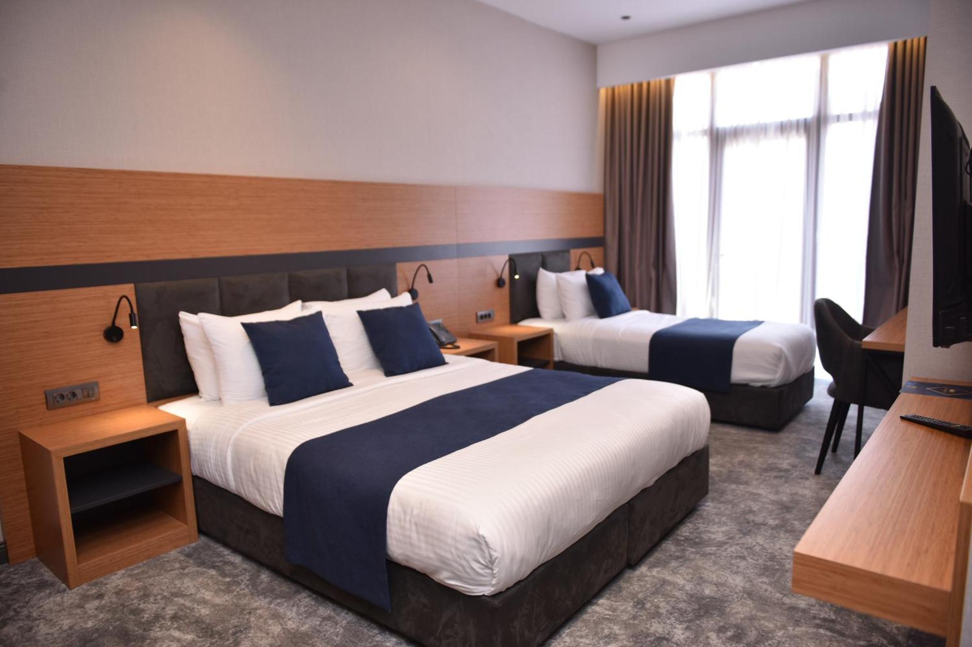 Hotel Monarch 巴统 外观 照片
