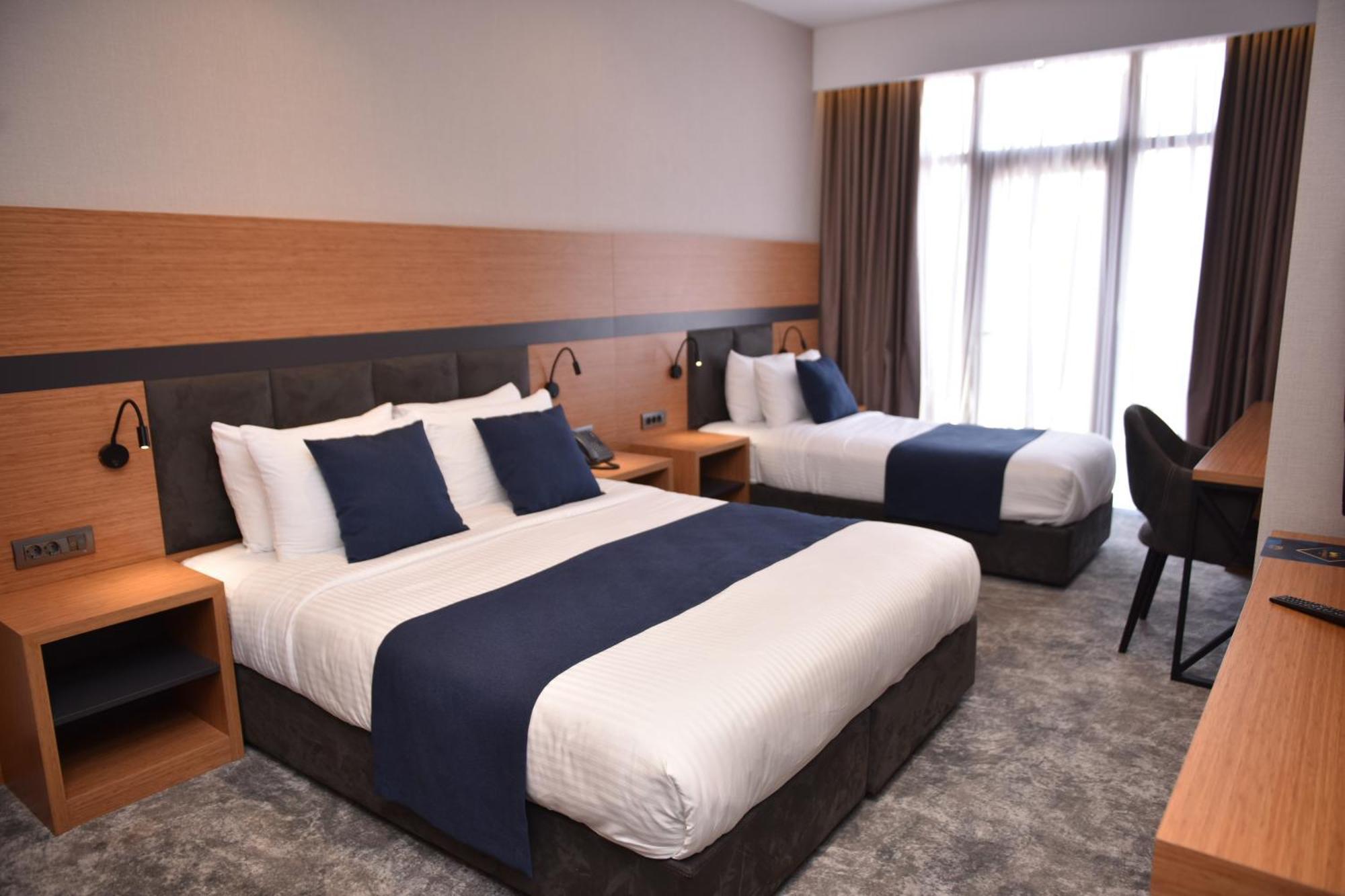 Hotel Monarch 巴统 外观 照片