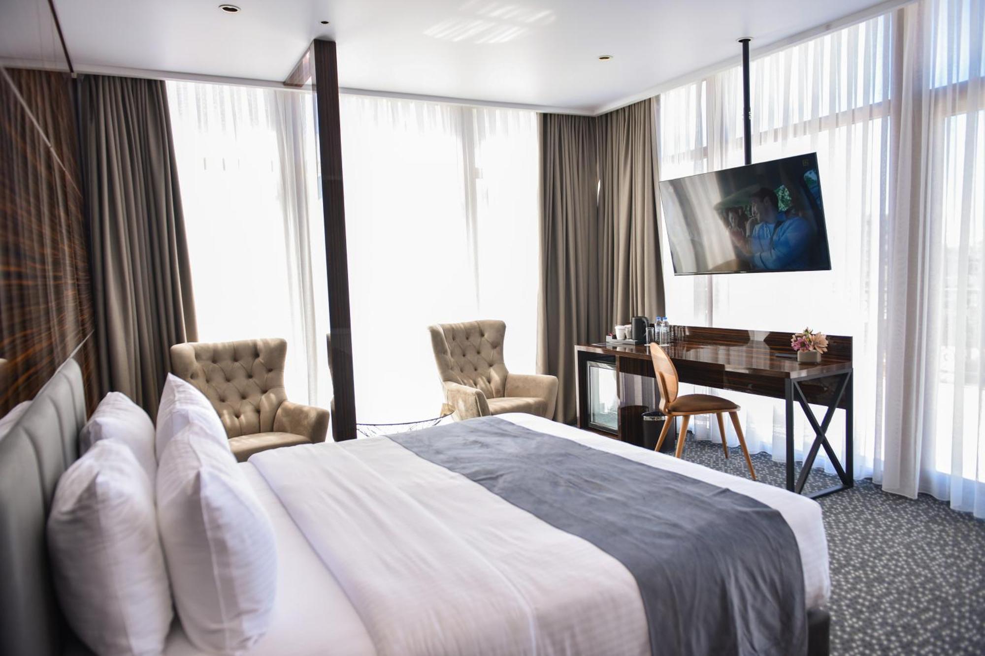 Hotel Monarch 巴统 外观 照片