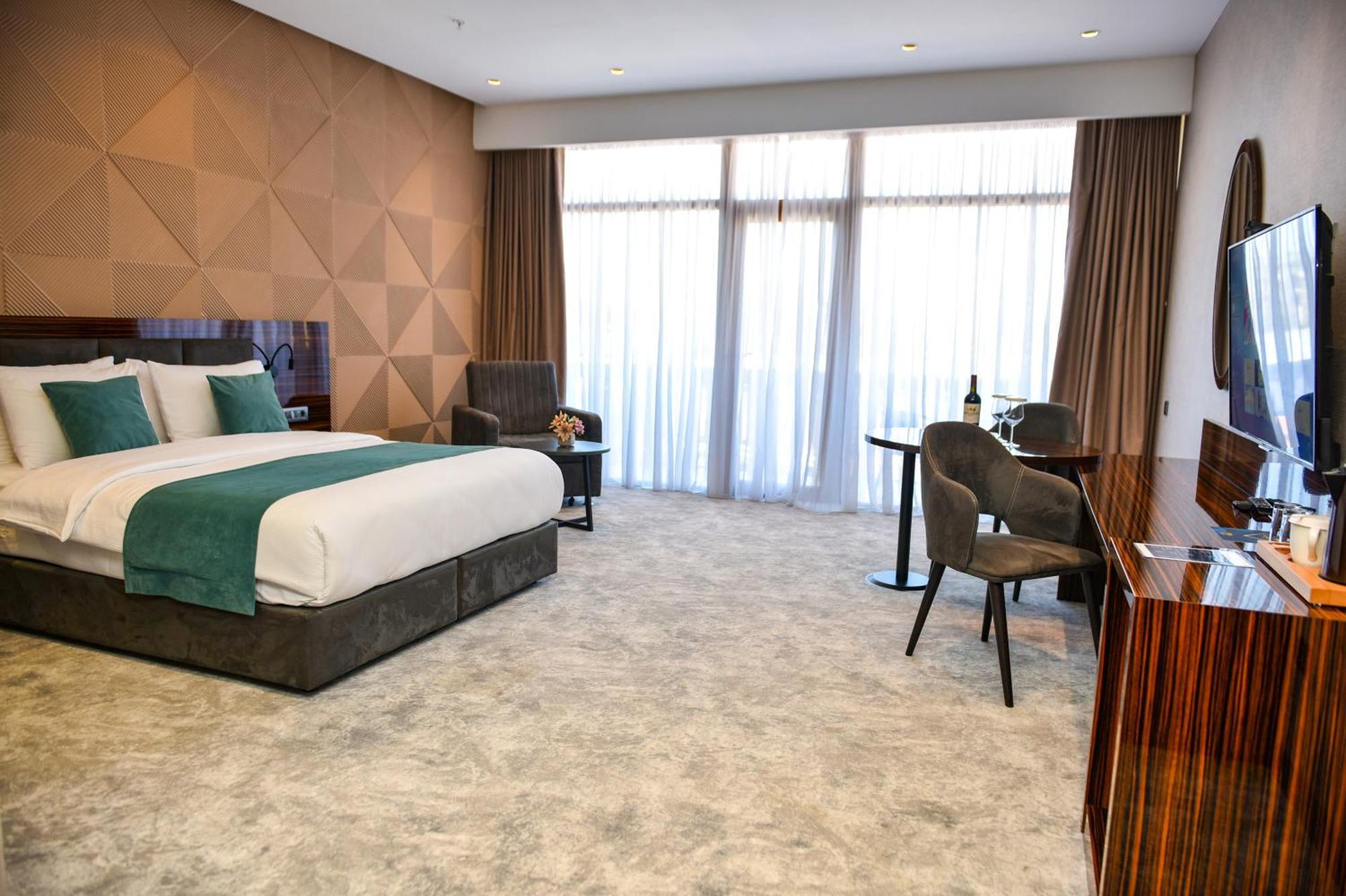 Hotel Monarch 巴统 外观 照片