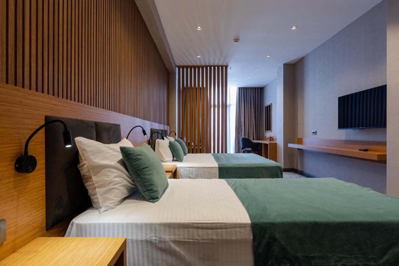 Hotel Monarch 巴统 外观 照片